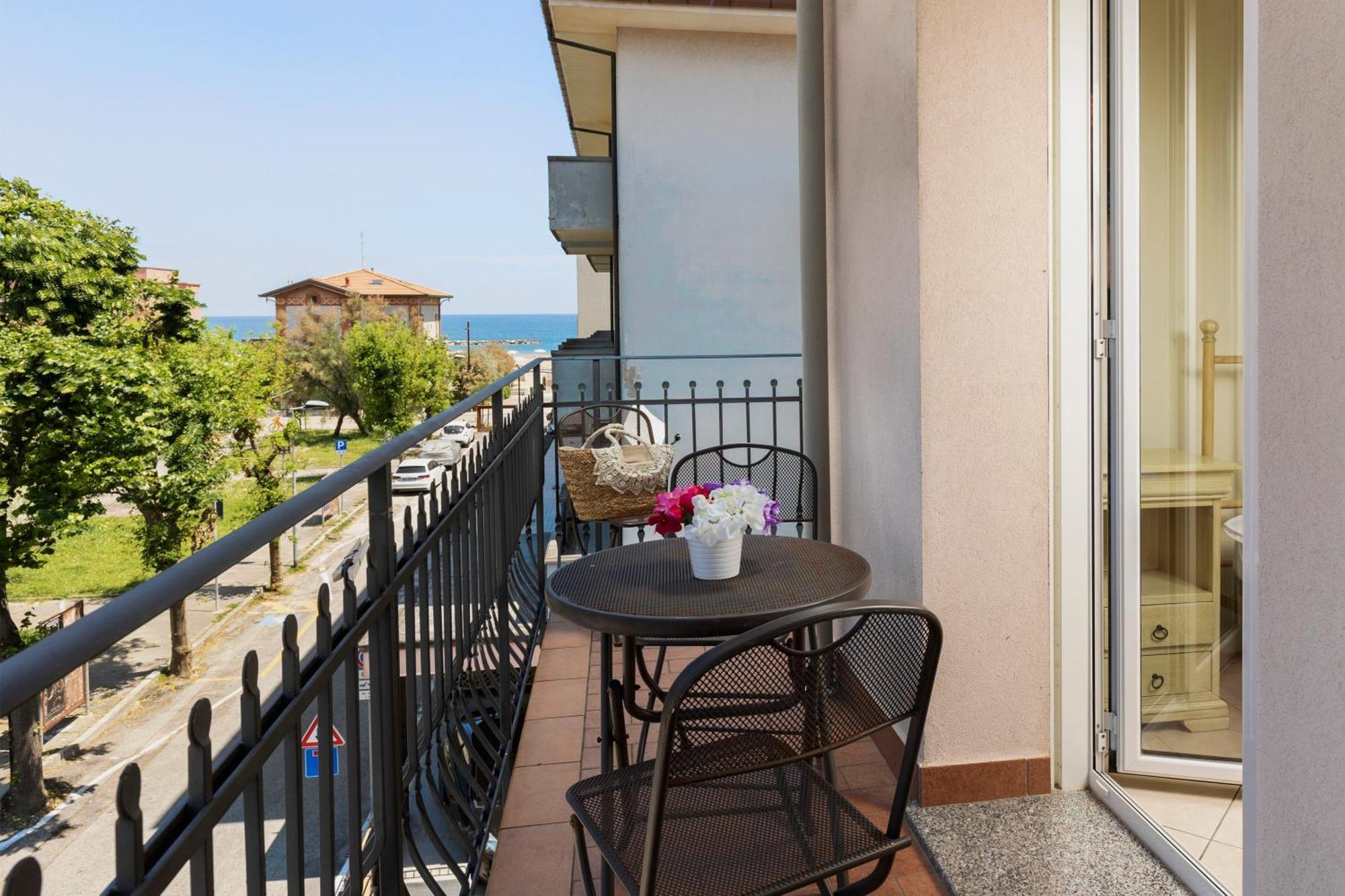 Residence Tre Trilo&Suites Римини Экстерьер фото