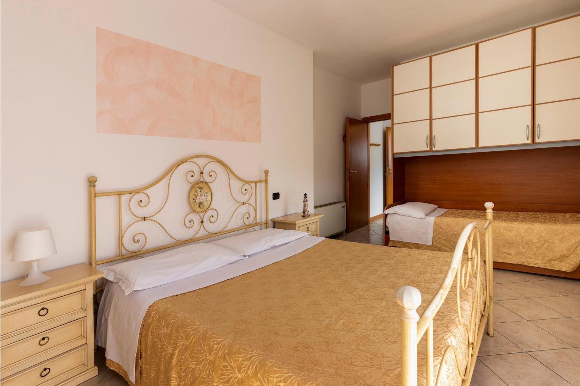 Residence Tre Trilo&Suites Римини Экстерьер фото