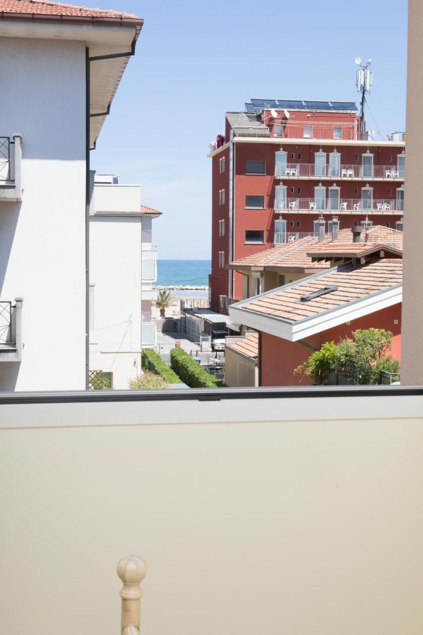Residence Tre Trilo&Suites Римини Экстерьер фото